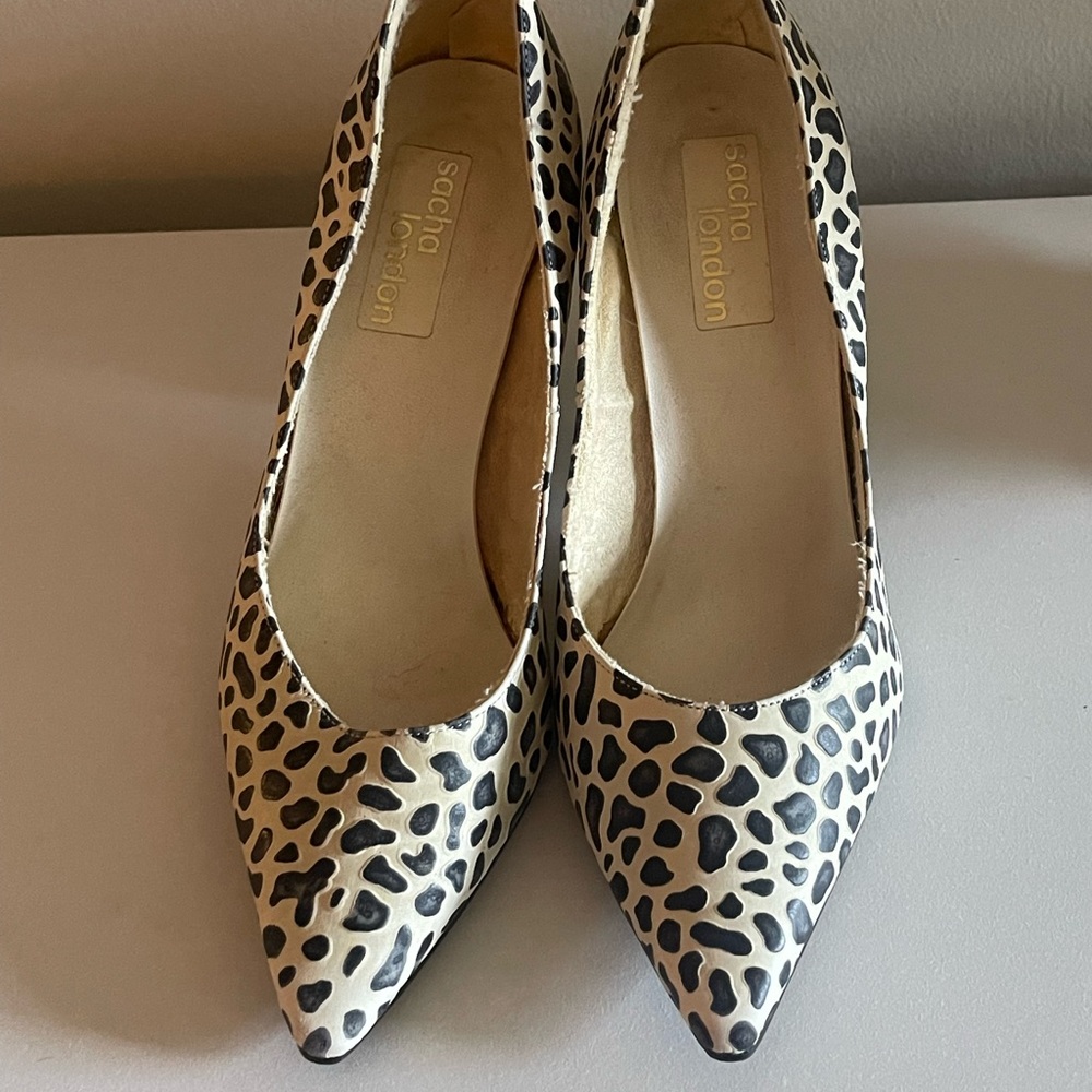 Vintage Animal Print Pumps - Picture 3 of 5